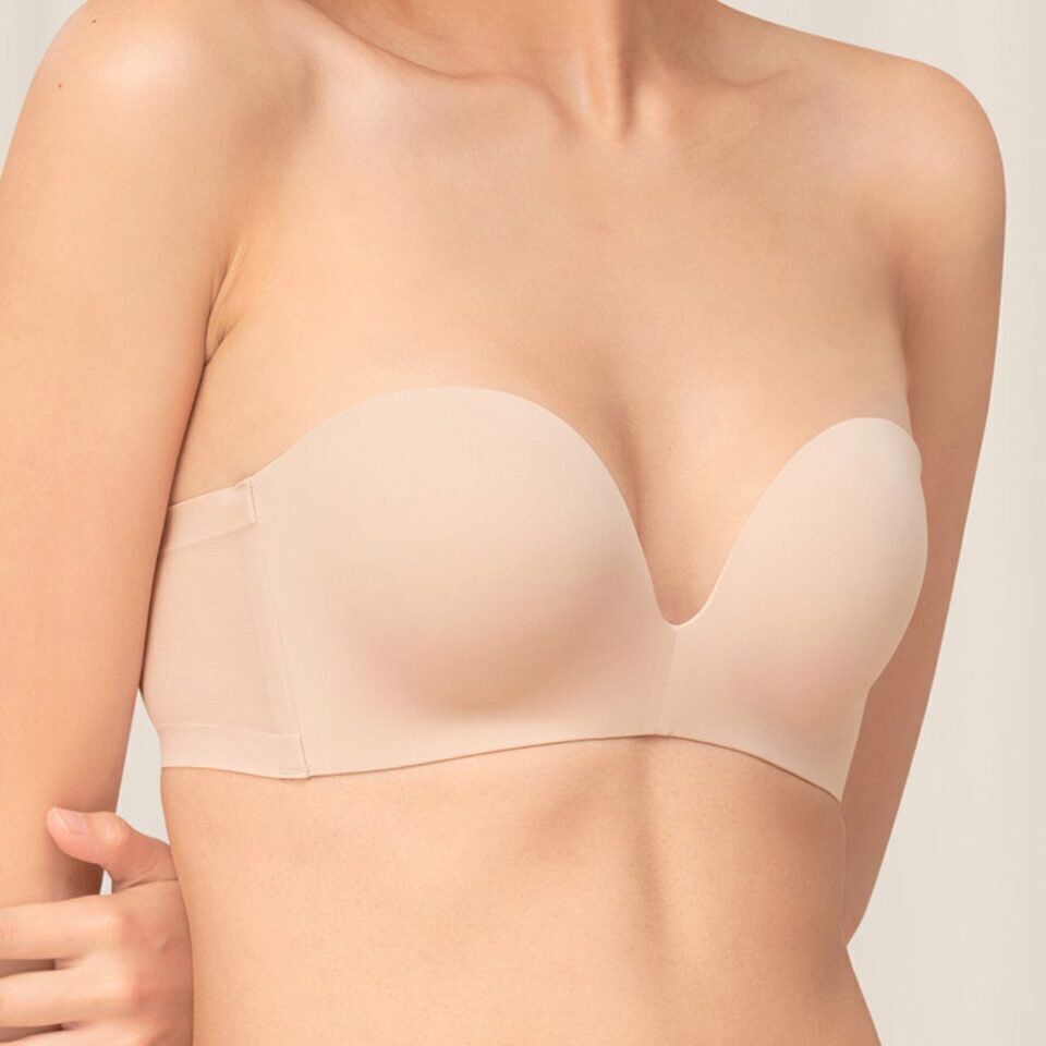 SM Aura - Non-wired Campaign exclusive this August! On the photo: Triumph  Inside-Out Non-Wired Push-Up Bra is the perfect everyday bra for invisible  smoothing and support. It's designed with a refined deep