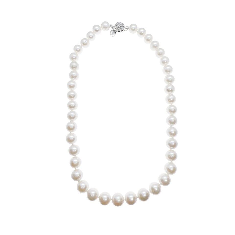 necklace with white pearl