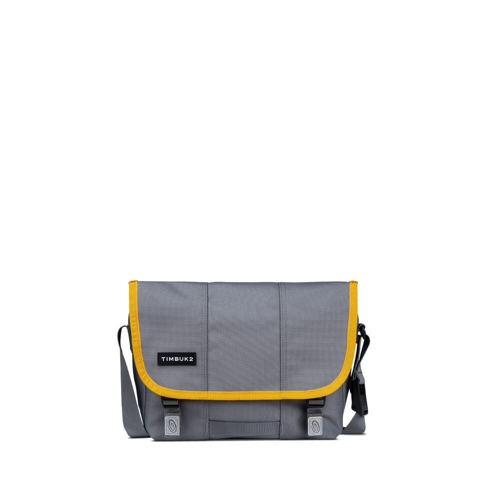 Classic Messenger Eco (Gunmetal Zing) | Takashimaya